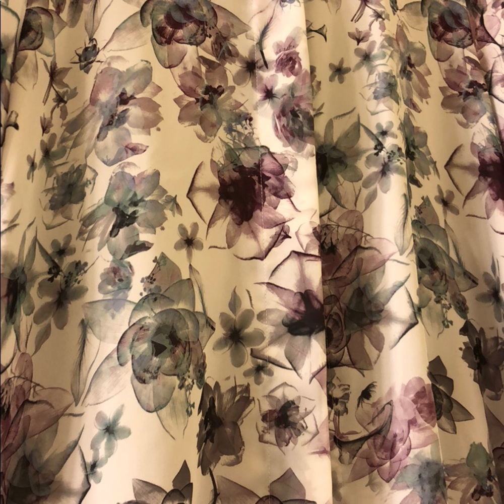 Abstract button down blouse 👚 - Picture 2 of 3